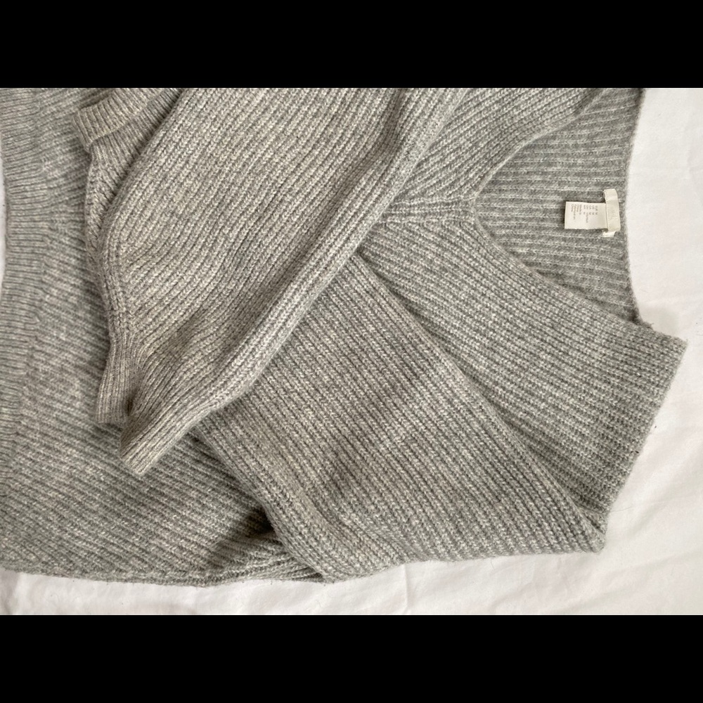 Sweater - Picture 4 of 4